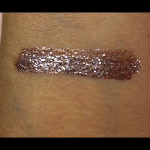 STILA Glitter & Glow Shadow In Smoldering Satin - Picture 2 of 4